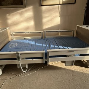 Lit électrique médicalisé