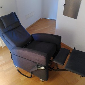 Pflegesessel mit Aufstehhilfe etc.