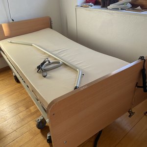 Lit de malade électrique avec potence