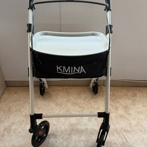 Déambulateur léger et étroit avec panier et plateau NEUF