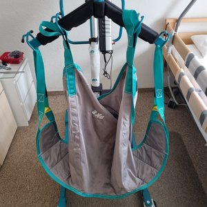 Patientenlift mit Komfortgurt und Bügel