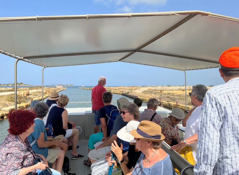 En bateau sur l'île de Mozia