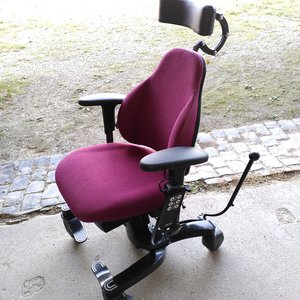 VELA elektrisch verstellbarer Trippelstuhl