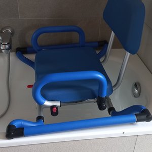 Chaise de bain pivotante