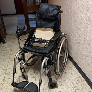 Fauteuil roulant manuel SOPUR avec électrification